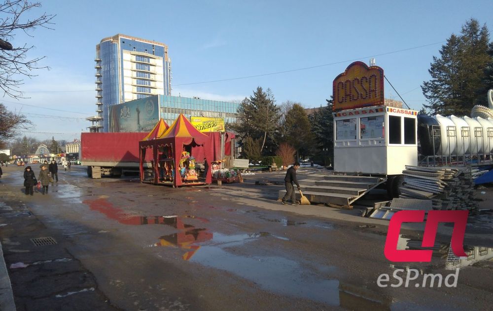 Фото дня: Аттракционы уехали. Что осталось? фото 2