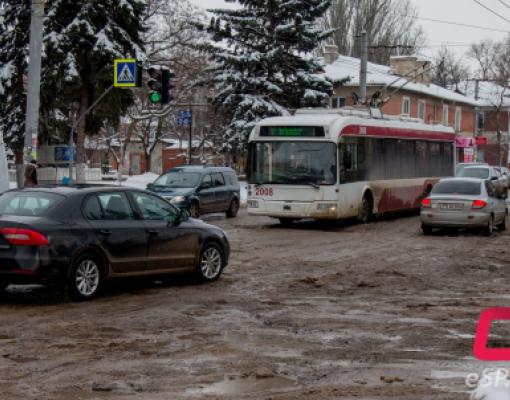 перекрёсток улиц Штефана чел Маре и 1 Мая, ремонт дорог в Бельцах