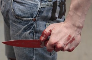 Отец ударил сына ножом в живот