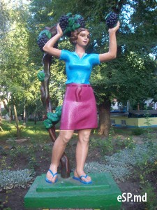 ФОТО ДНЯ: статуя во… вьетнамках фото 1