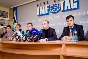Ещё 200 коммунистов покинули ПКРМ