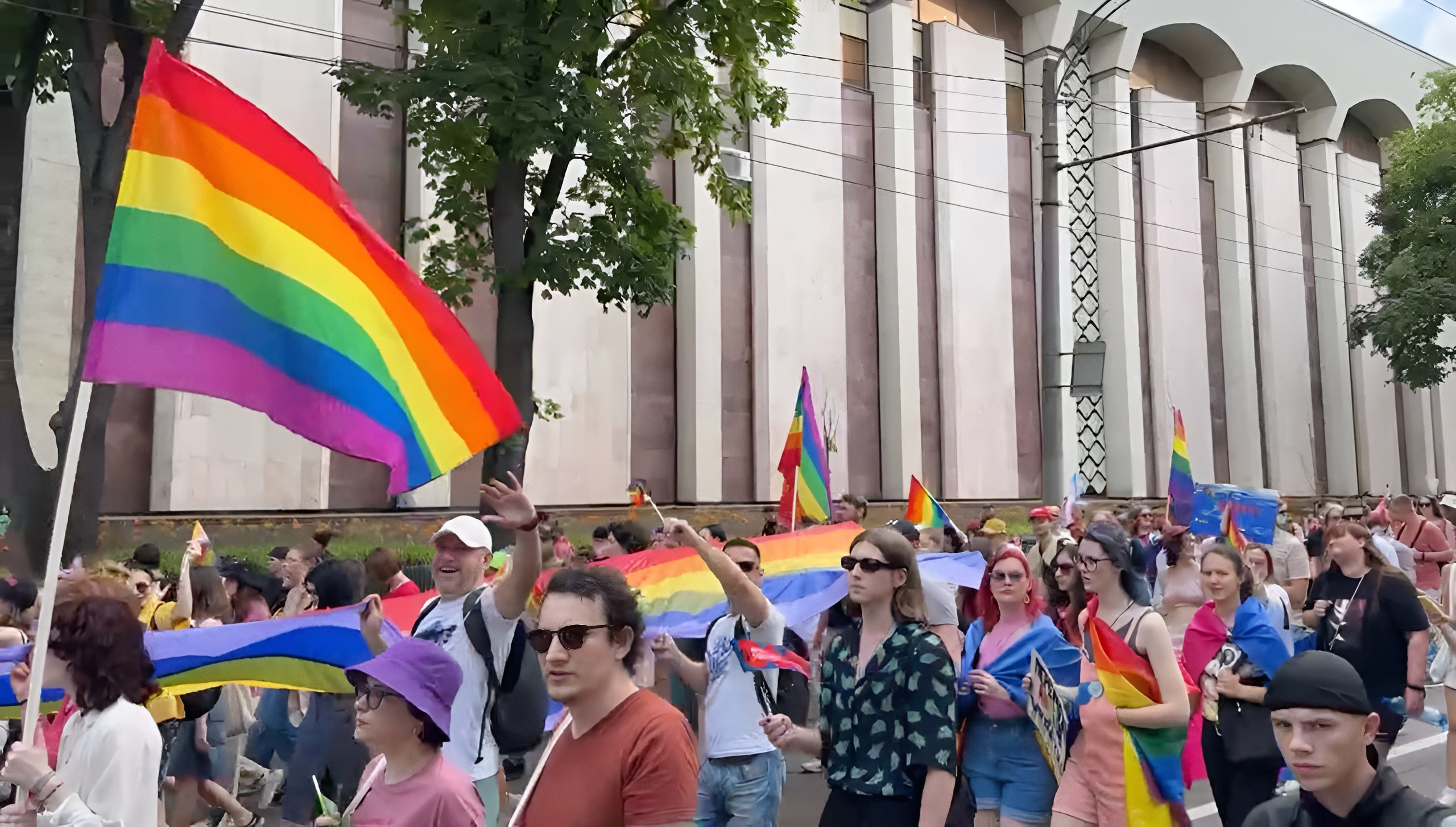 В Молдове проходит марш ЛГБТ-сообщества: прямая трансляция