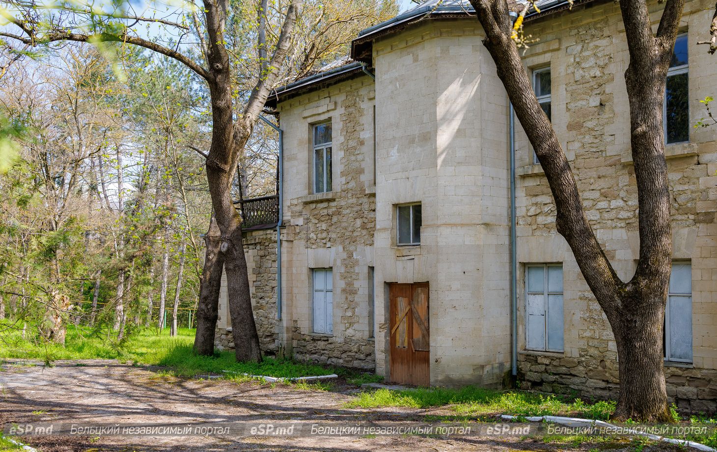 В селе Романешты сохранилась усадьба, принадлежавшая царской семье Романовых