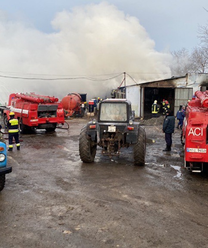 пожар на складе в Фалештах