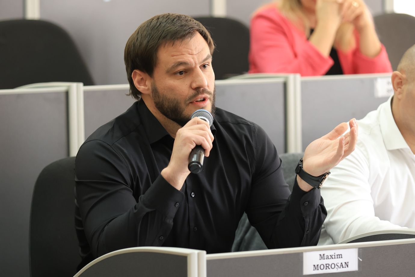 Максим Морошан отметил, что Партия социалистов просит примара выдвинуть ещё 2-3 кандидатуры на пост и.о. директора ДРСУ.