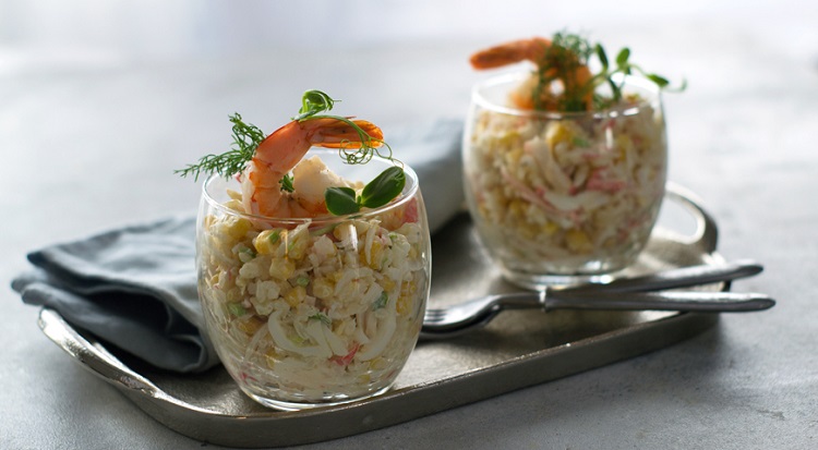 Салат с крабовыми палочками, яйцами и сухариками, рецепт с фото и видео — sunnyhair.ru