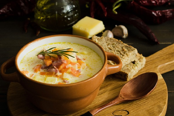 Сливочно-сырный суп с ветчиной