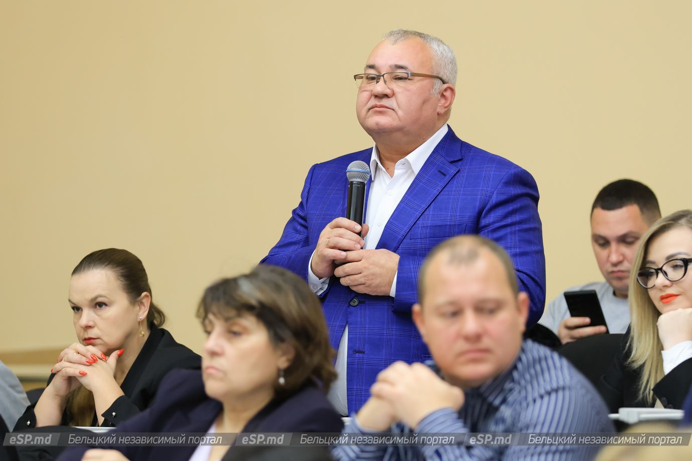муниципальный советник Николай Григоришин поинтересовался, что будет с сотрудниками бельцкого Управления соцобеспечения, которые рискуют остаться без работы.