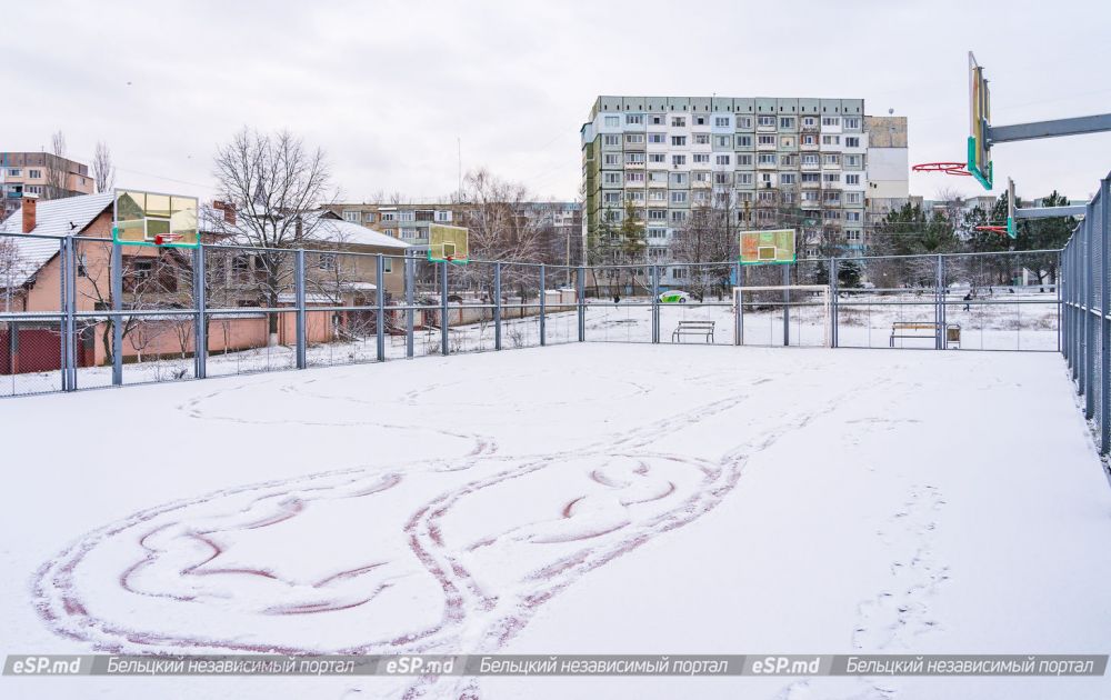 спортивная площадка