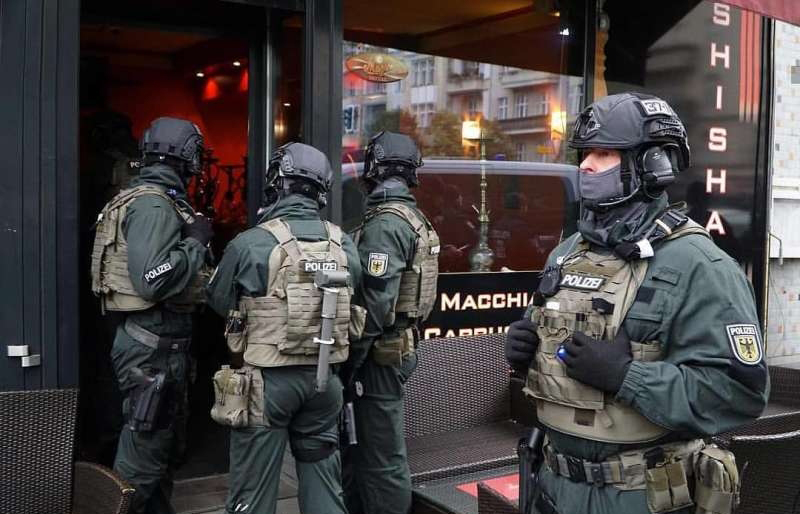 Arestări la Berlin a presupușilor teroriști din Facțiunea Armata Roşie фото 3