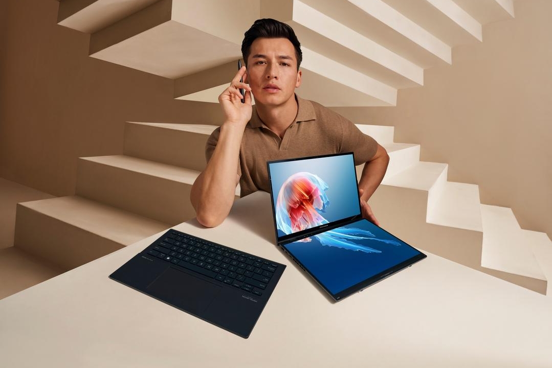 ASUS Zenbook DUO 2024 laptopul revoluționar cu două ecrane OLED