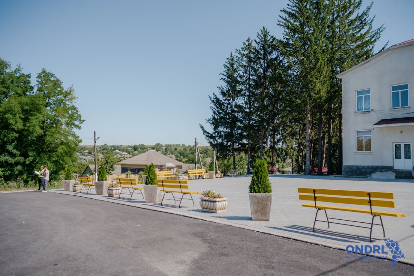 В коммуне Ротунда Единецкого района обустроили современную площадку у Дома культуры фото 8