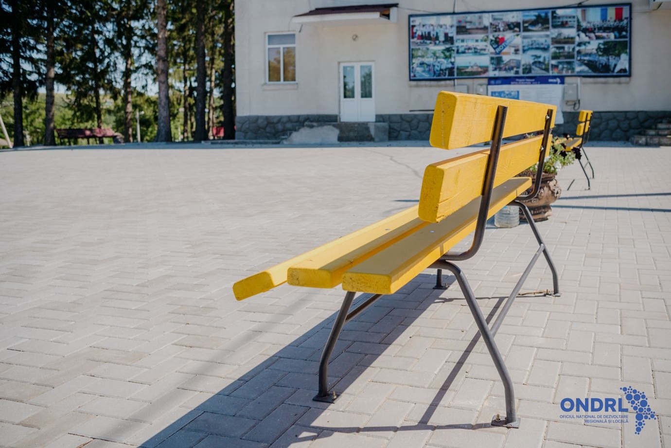 В коммуне Ротунда Единецкого района обустроили современную площадку у Дома культуры фото 5