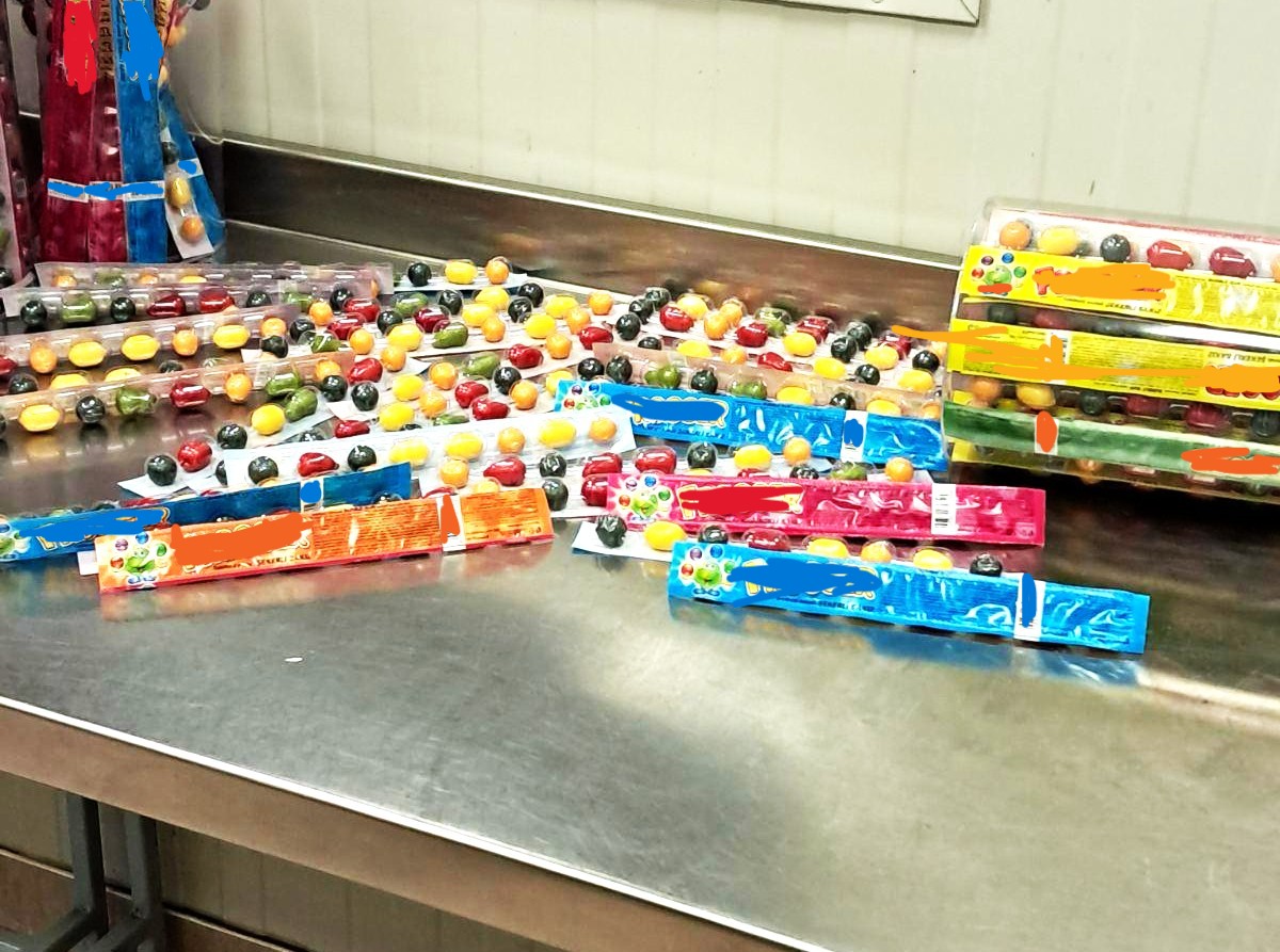 опасные конфеты пытались провезти в Молдову