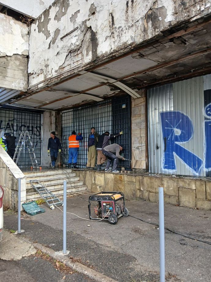 Закрывают вход в гостиницу "Националь"