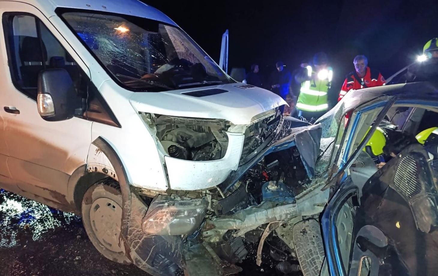 ДТП в Дрокиевском районе: один из водителей застрял в разбитой машине