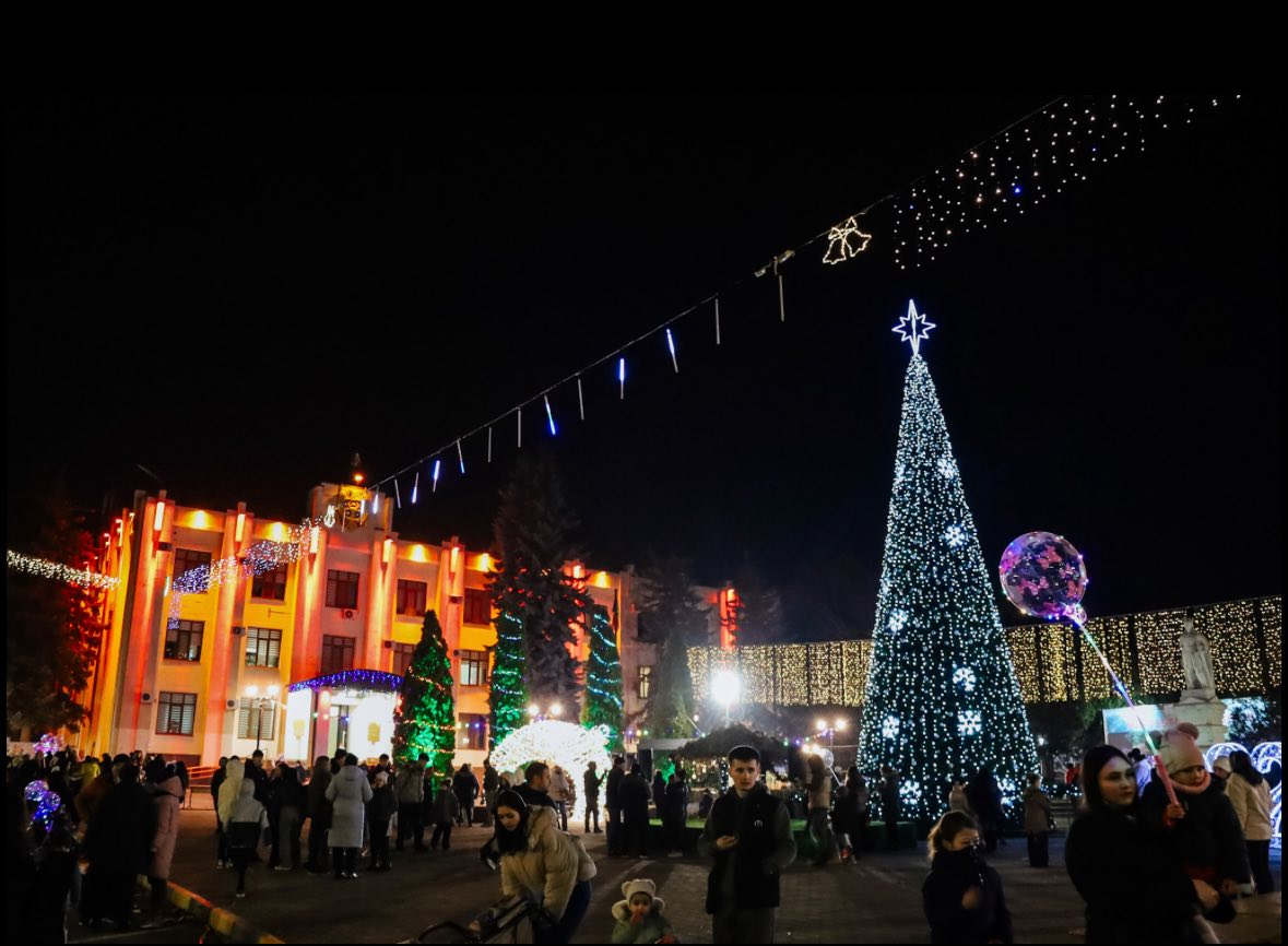 Фото ёлки в Хынчештах