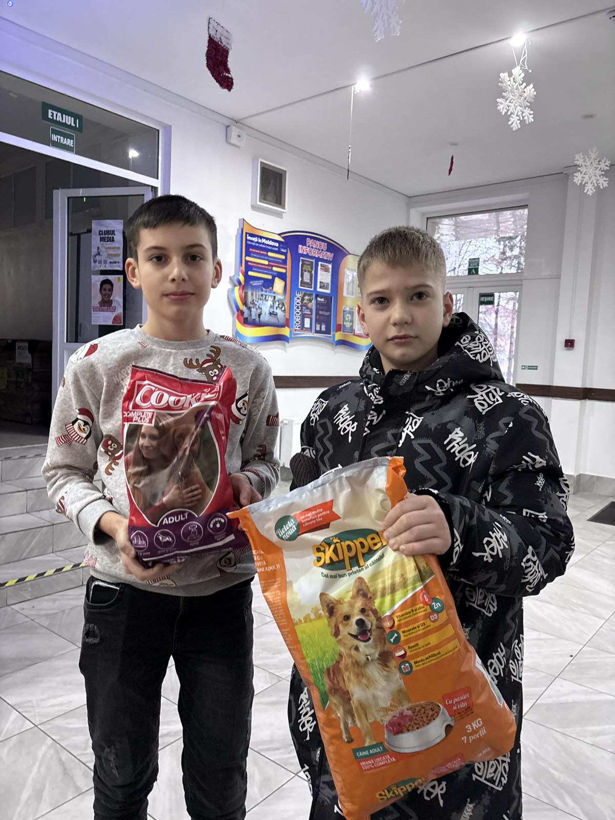 Школьники лицея Эминеску собрали корм