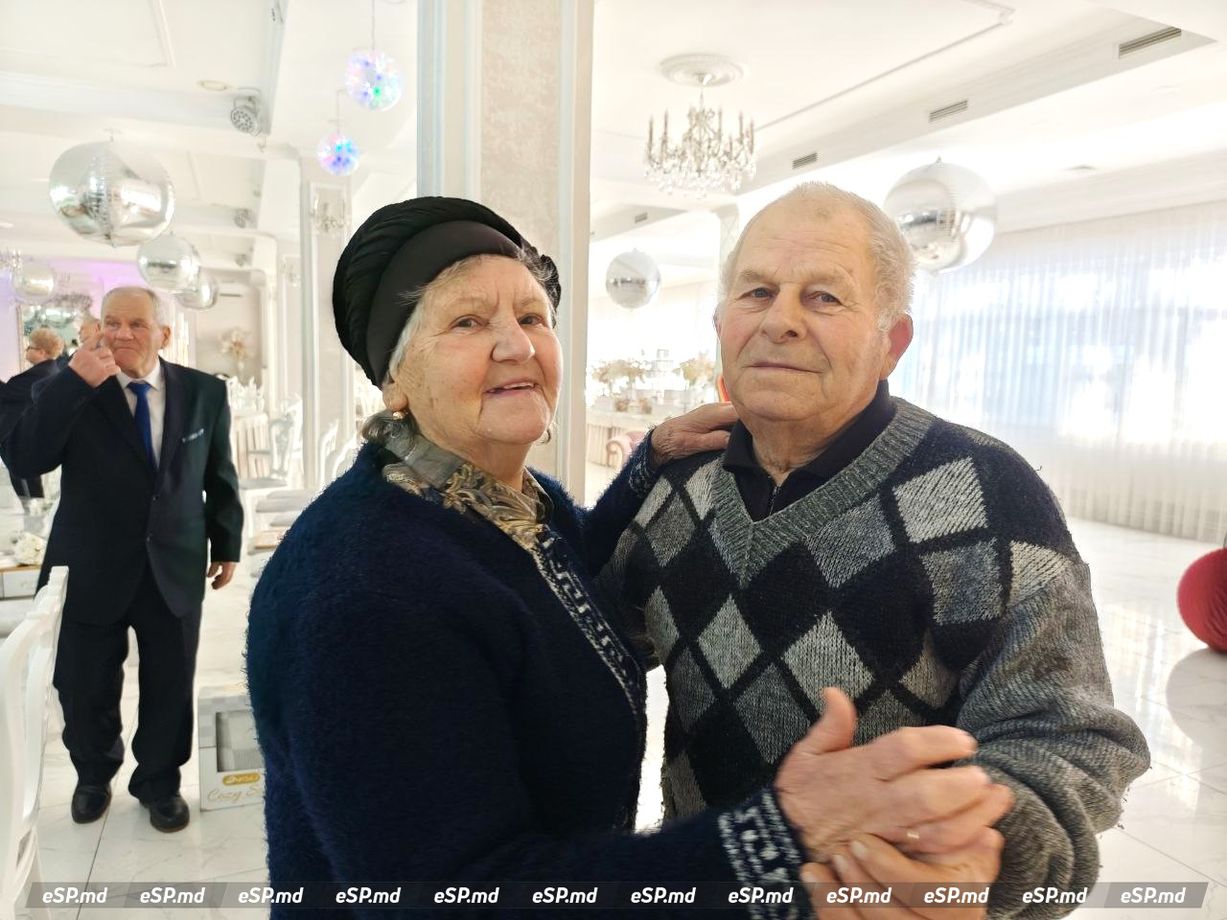 Единцы чествуют юбилейные семейные пары