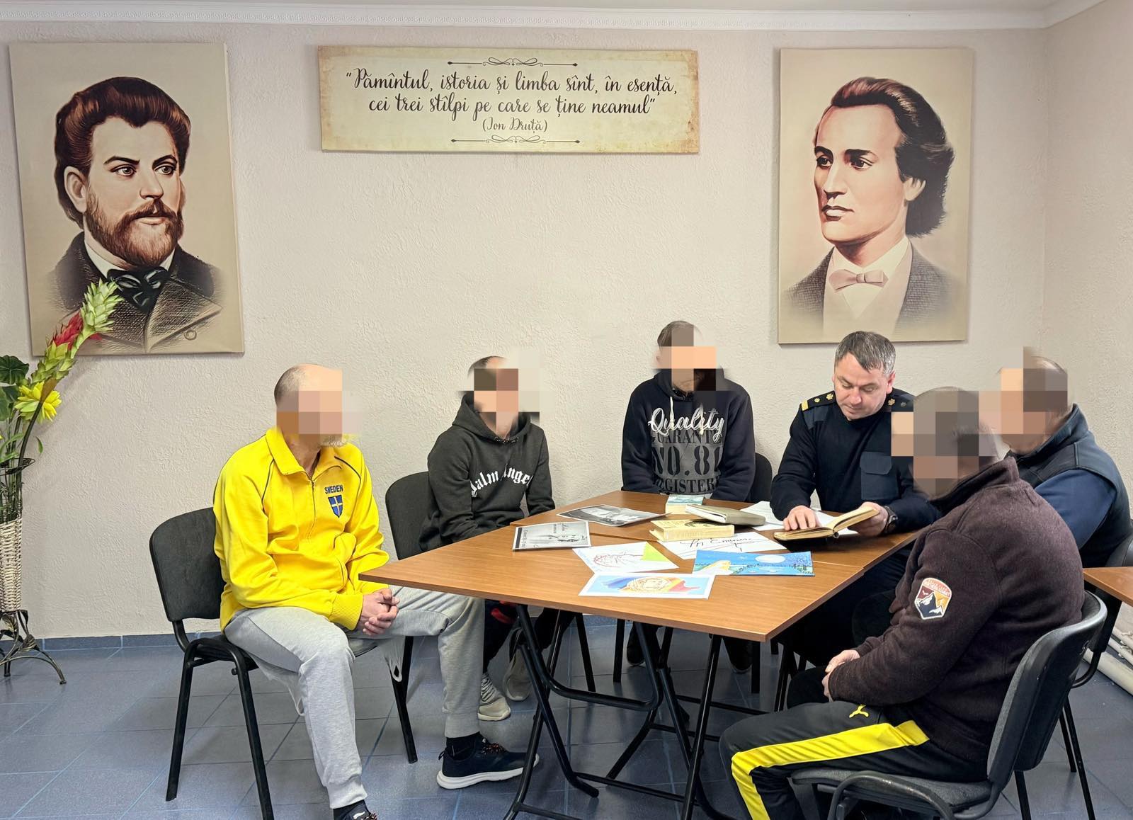 День рождения Эминеску в тюрьмах: 2 фото