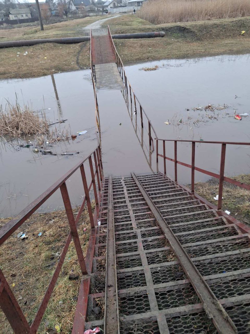 пешеходный мостик через Реут