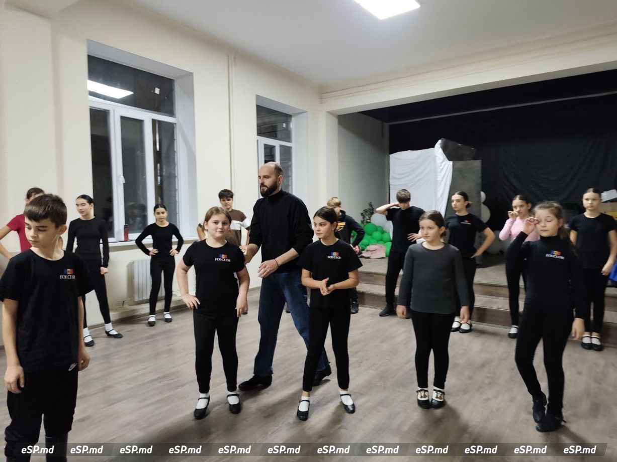 группа “Folclor” mun. Edineț. 