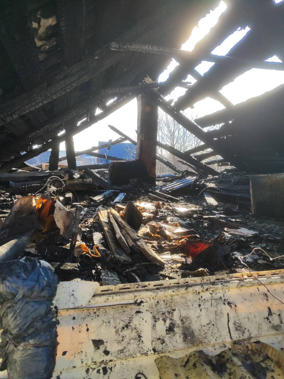 Загорелась пристройка