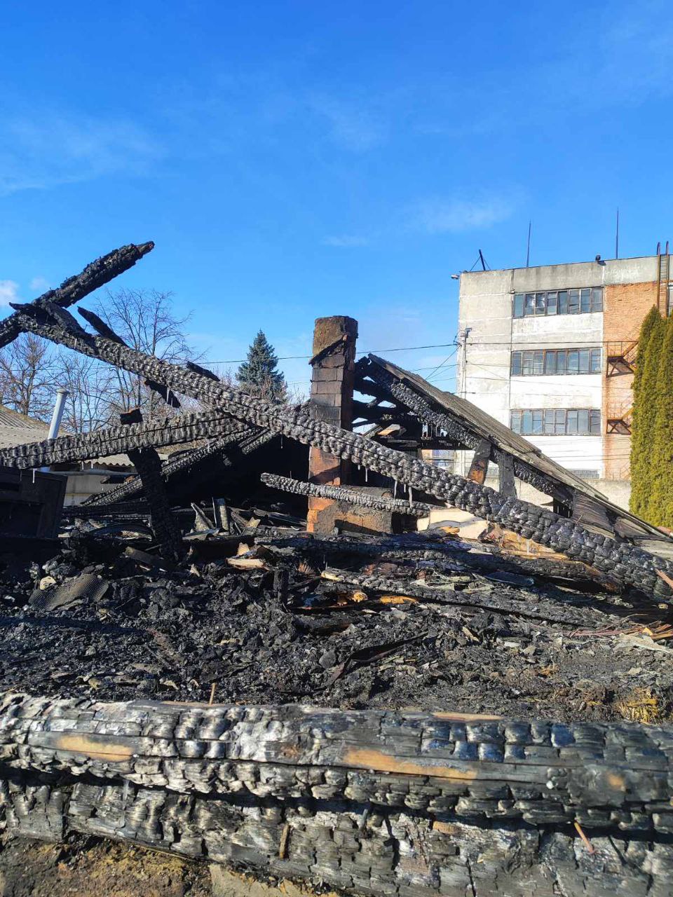 Загорелась хозяйственная пристройка