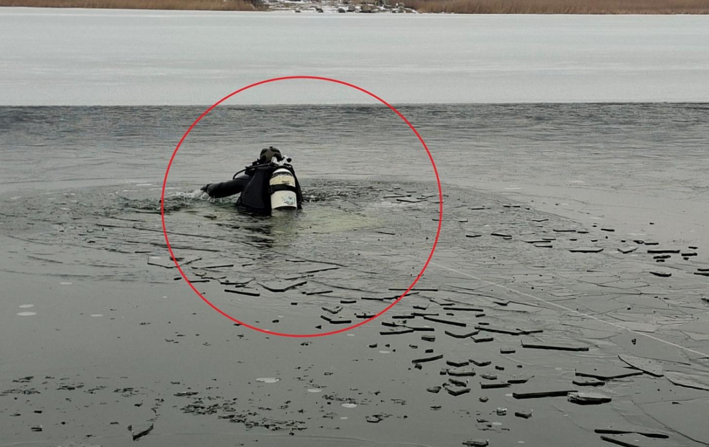 В Кишинёве на Гидигиче подо льдом в 200 метрах от берега нашли автомобиль