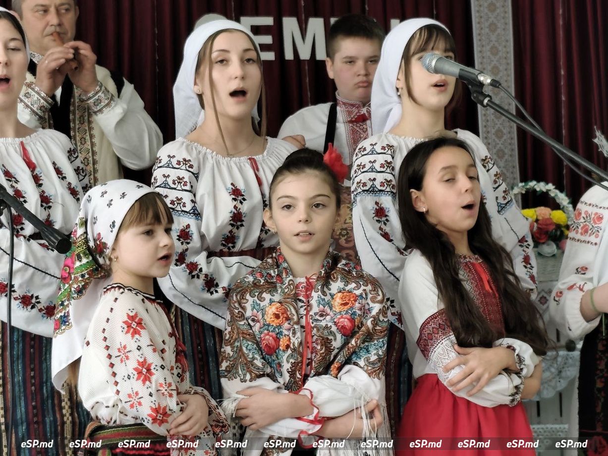 Сестры Осояну в Володянах и Блештенах