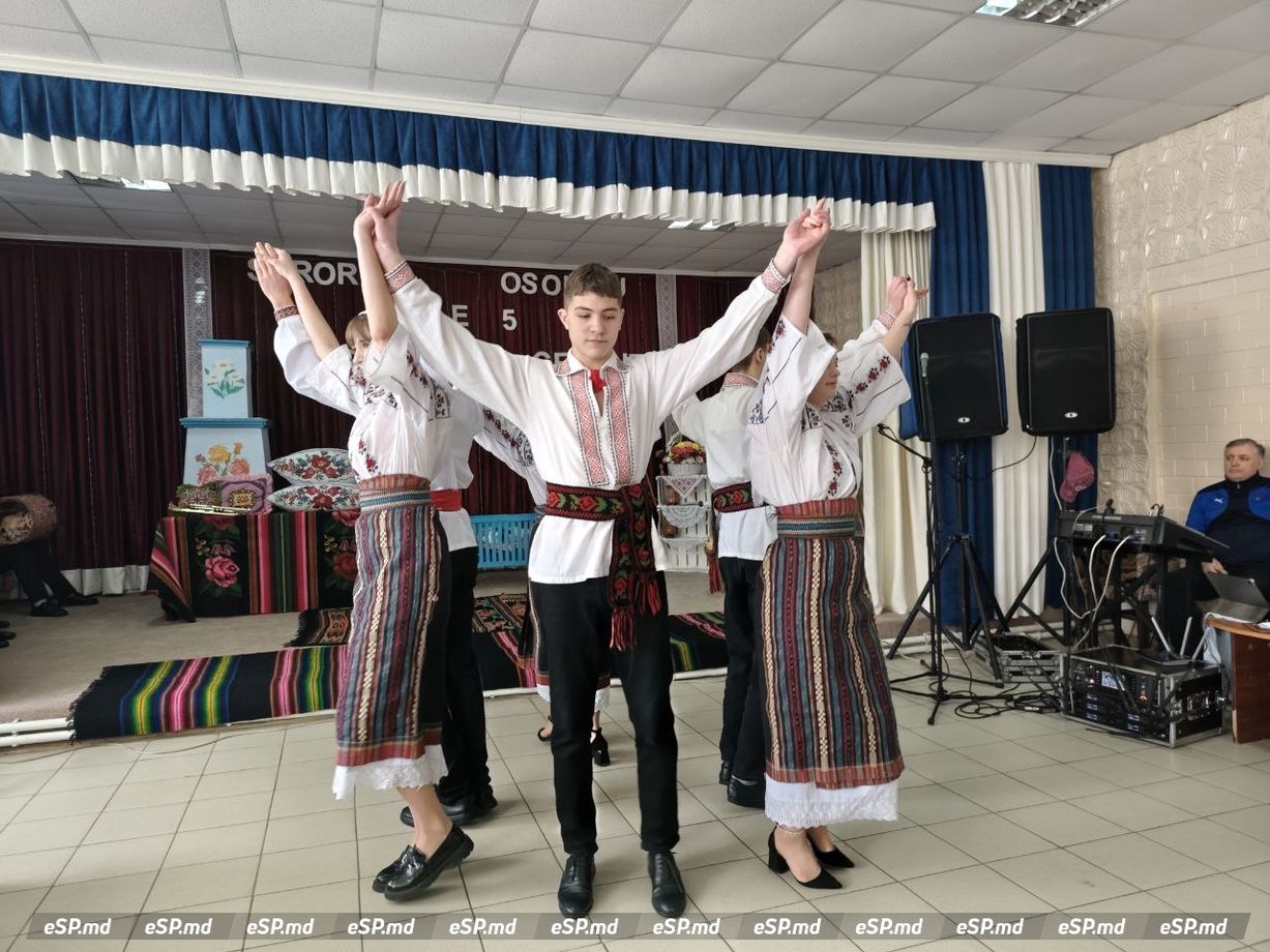 Сестры Осояну в Володянах и Блештенах