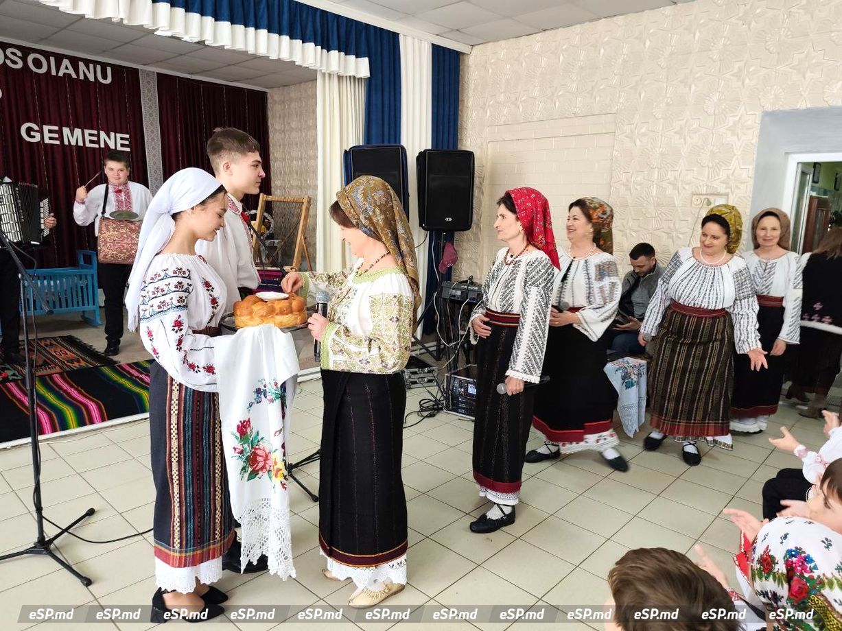 Сестры Осояну в Володянах и Блештенах