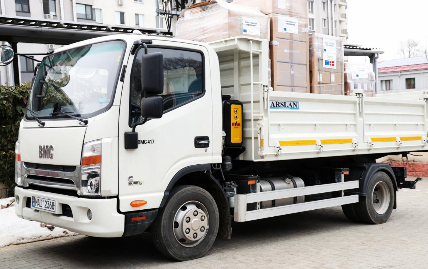 Молдова получила от Дании партию нового оснащения для пожарных и спасателей