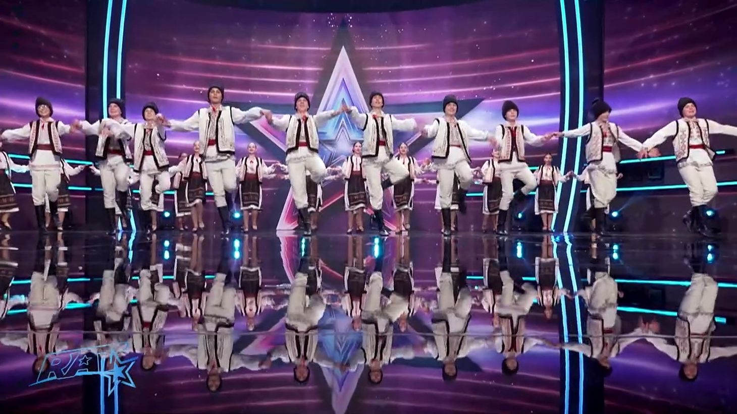 Folclor и Вasarabenii - танцоры в Единцах