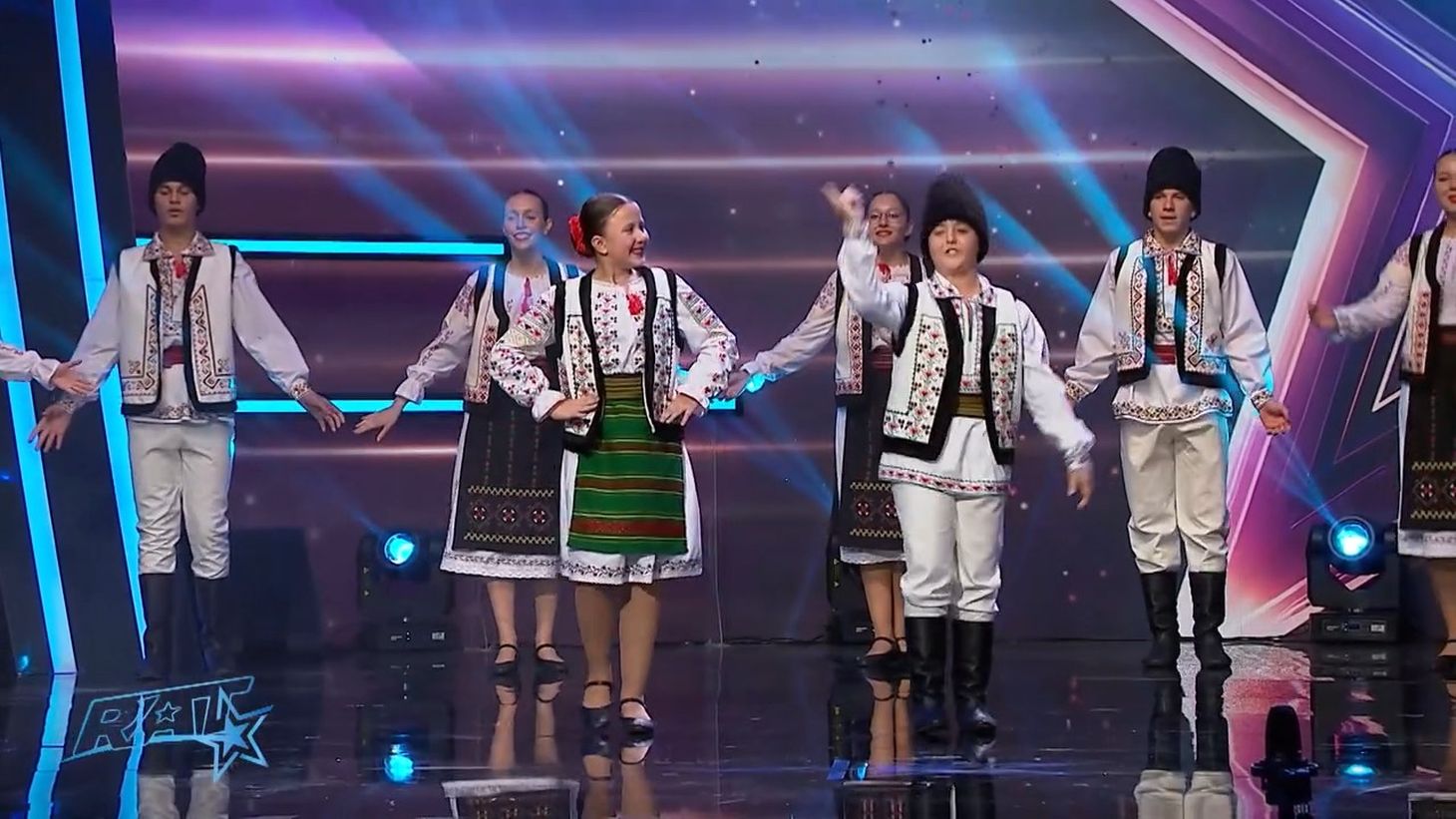 Folclor и Вasarabenii - танцоры в Единцах