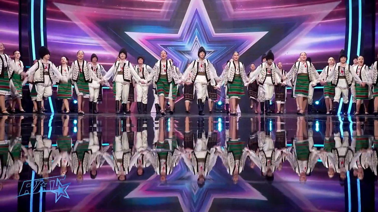 Folclor и Вasarabenii - танцоры в Единцах