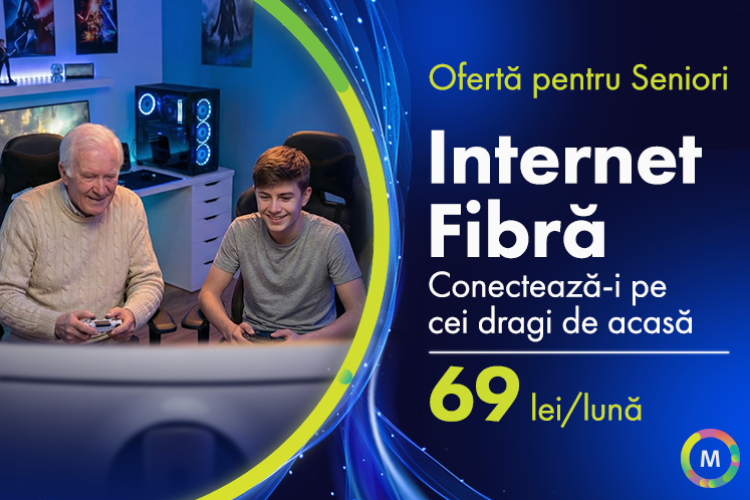 Bunic și nepot jucându-se pe calculator acasă, ilustrând oferta Moldtelecom de internet fibră pentru seniori la 69 lei pe lună