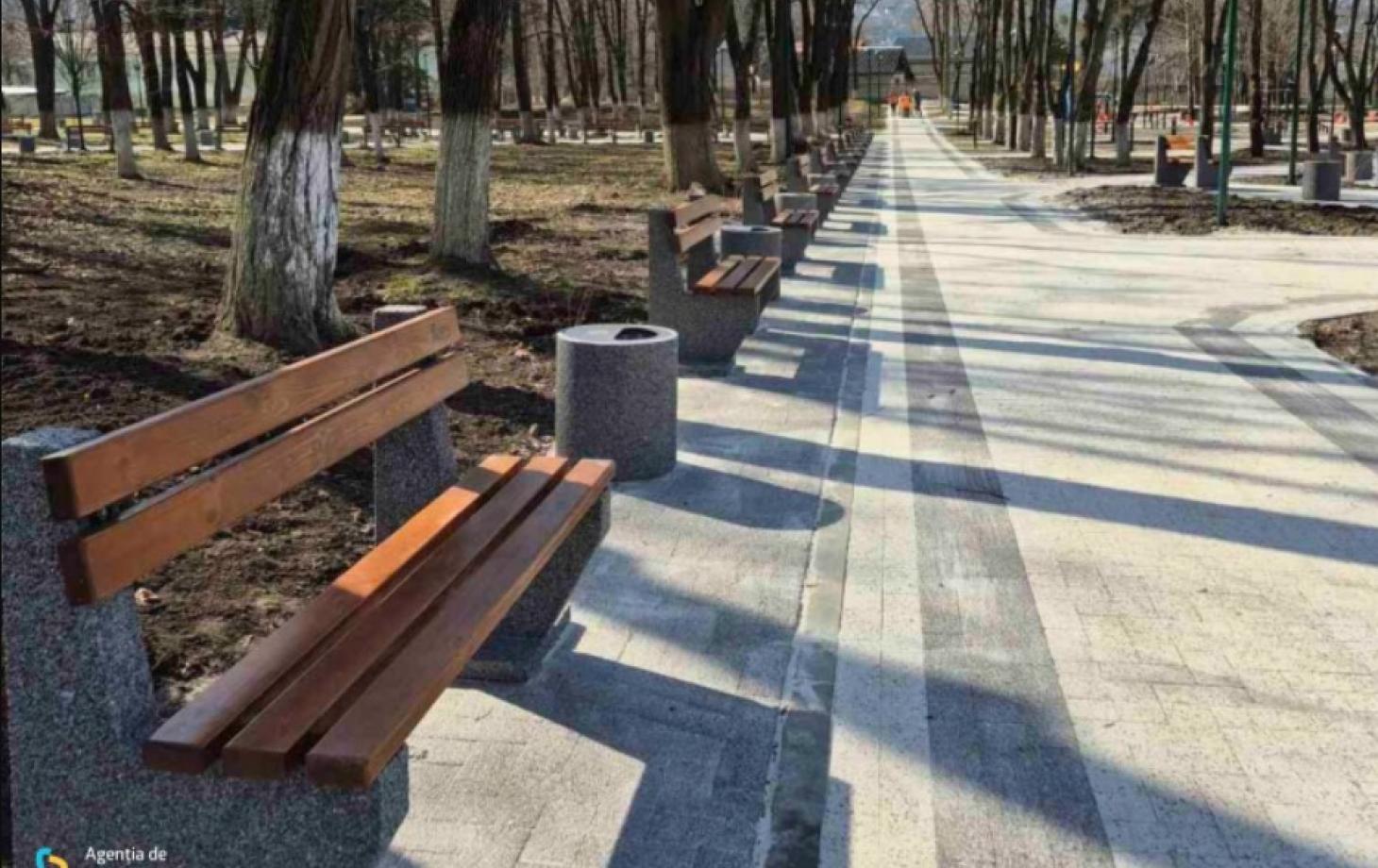 В центре Калараша обновили сквер: игровые площадки, автополив и видеонаблюдение