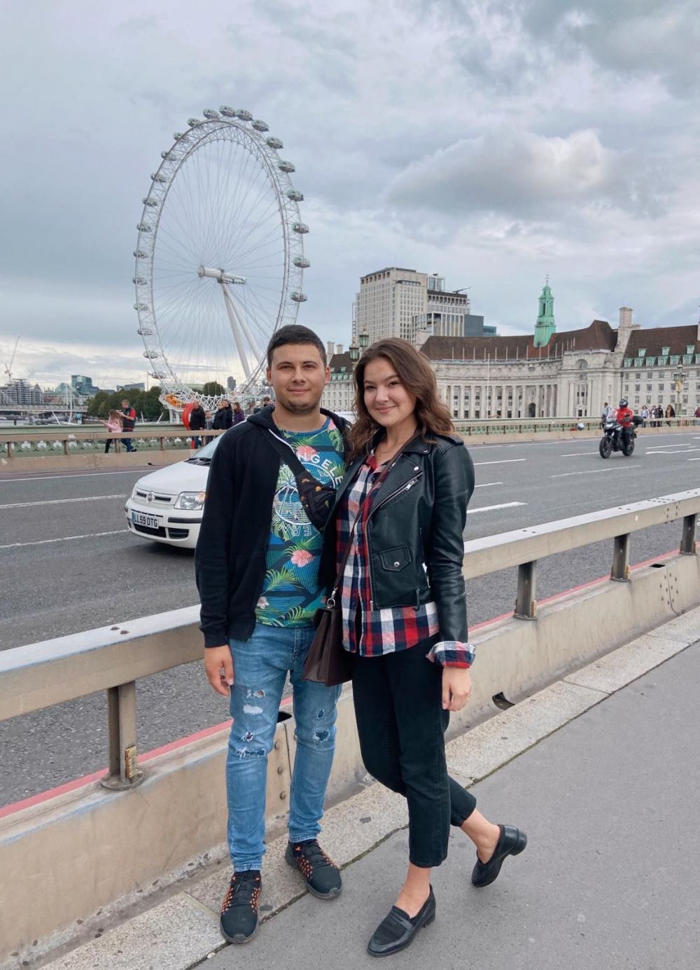 Мария с мужем на фоне London Eye