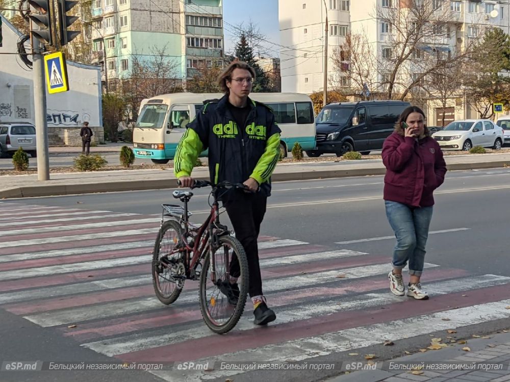 как переходить дорогу с велосипедом