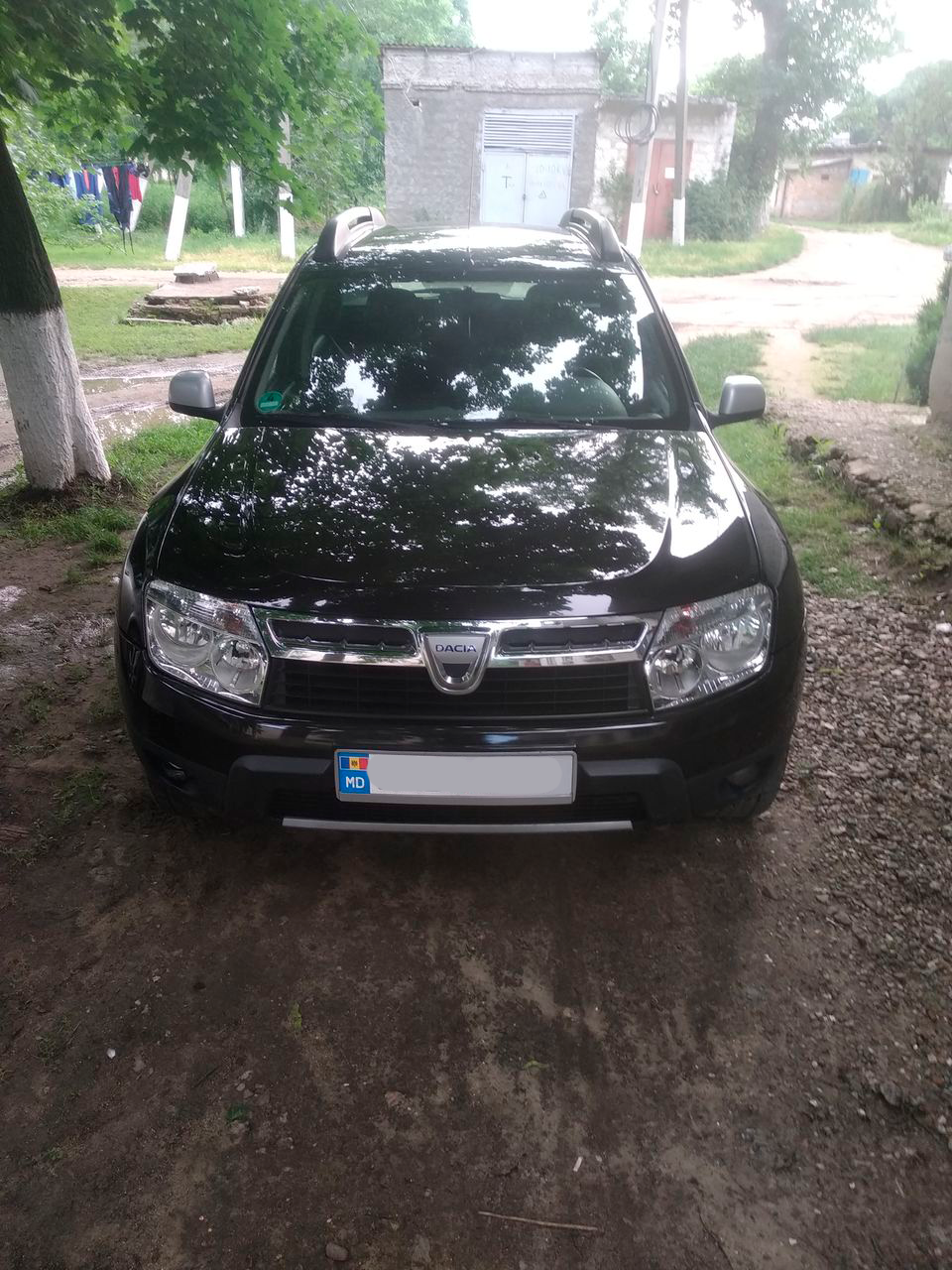 Старенькая Dacia Duster