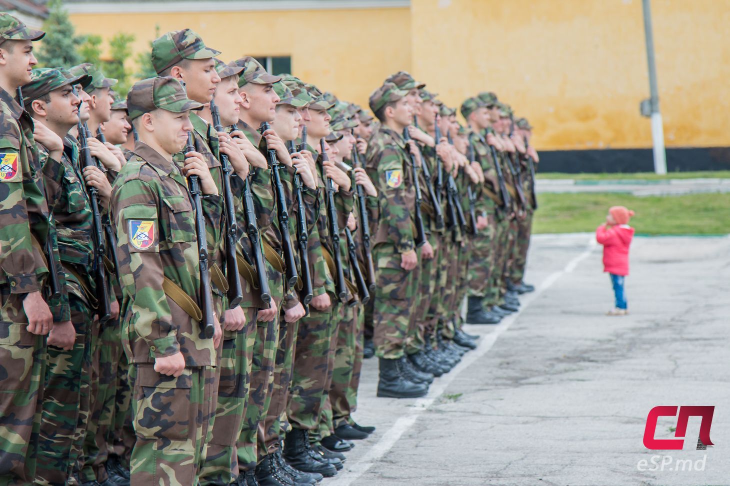 Принесение присяги студентов военной кафедры в Бельцах