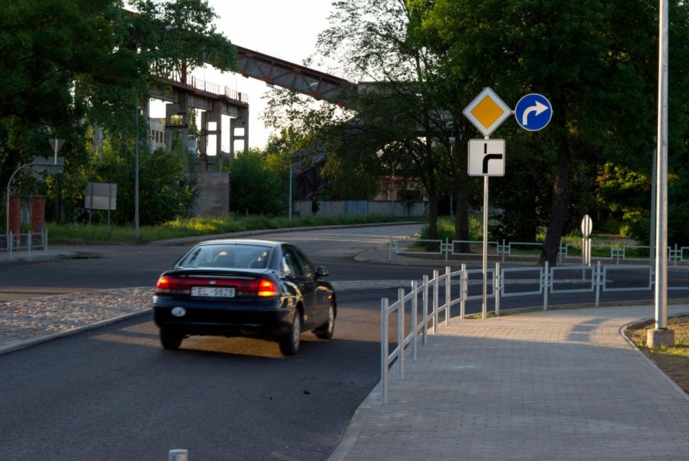 Дорожные знаки на главном перекрестке