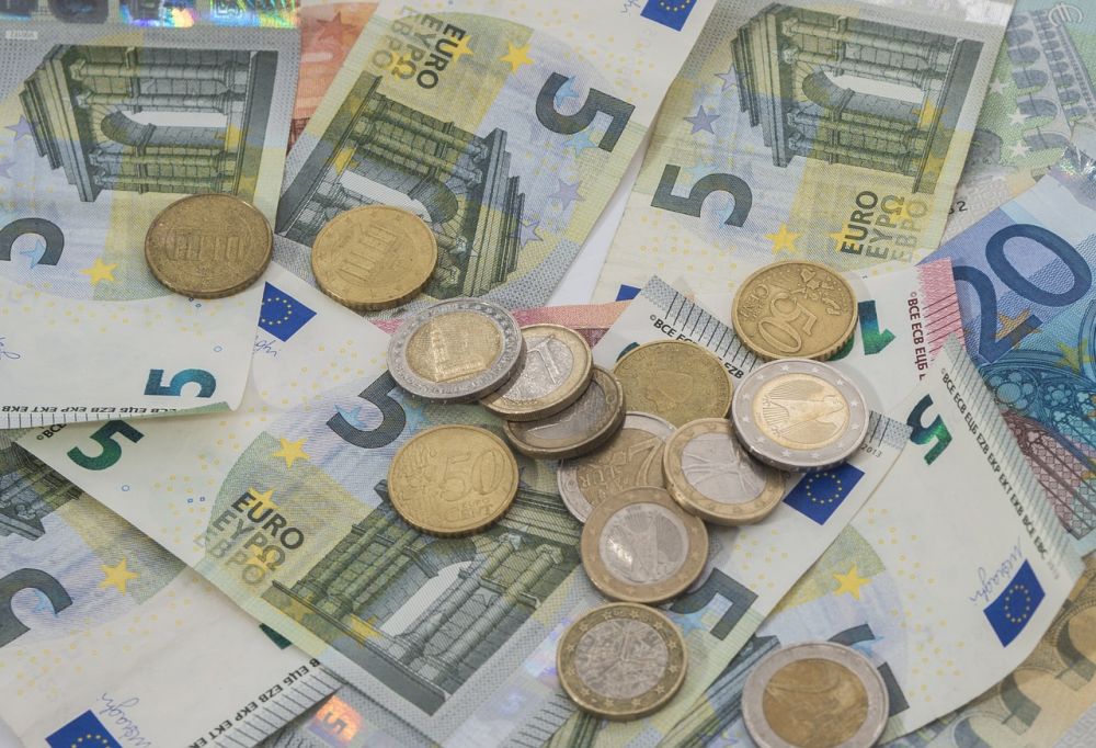 19:56977 Семидневная Панорама На сколько упадут евро доллар и румынский лей. Официальный курс валют на завтра