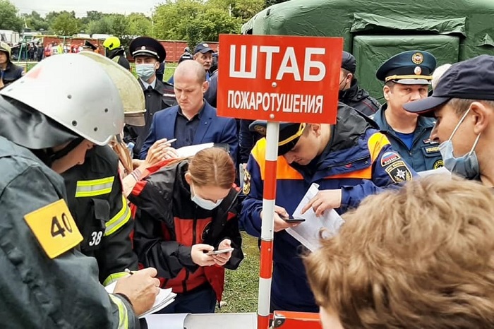 В Подмосковье в жилом доме взорвался газ: погибли семь человек, разрушены квартиры фото 3