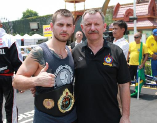 чемпион мира по муай-тай Олег Хохлов