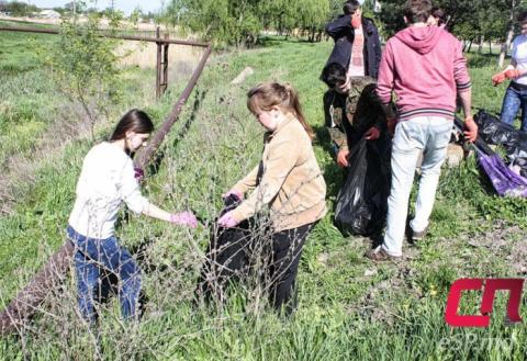 Уборка реки Реут в Бельцах