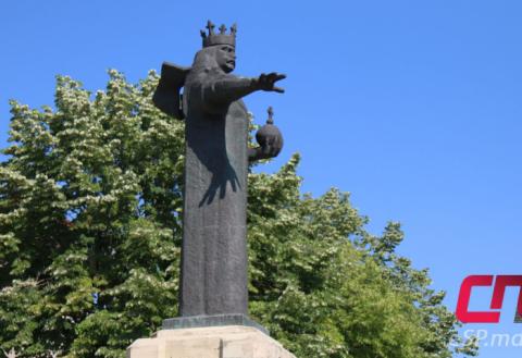 Памятник Штефану чел Маре в Бельцах