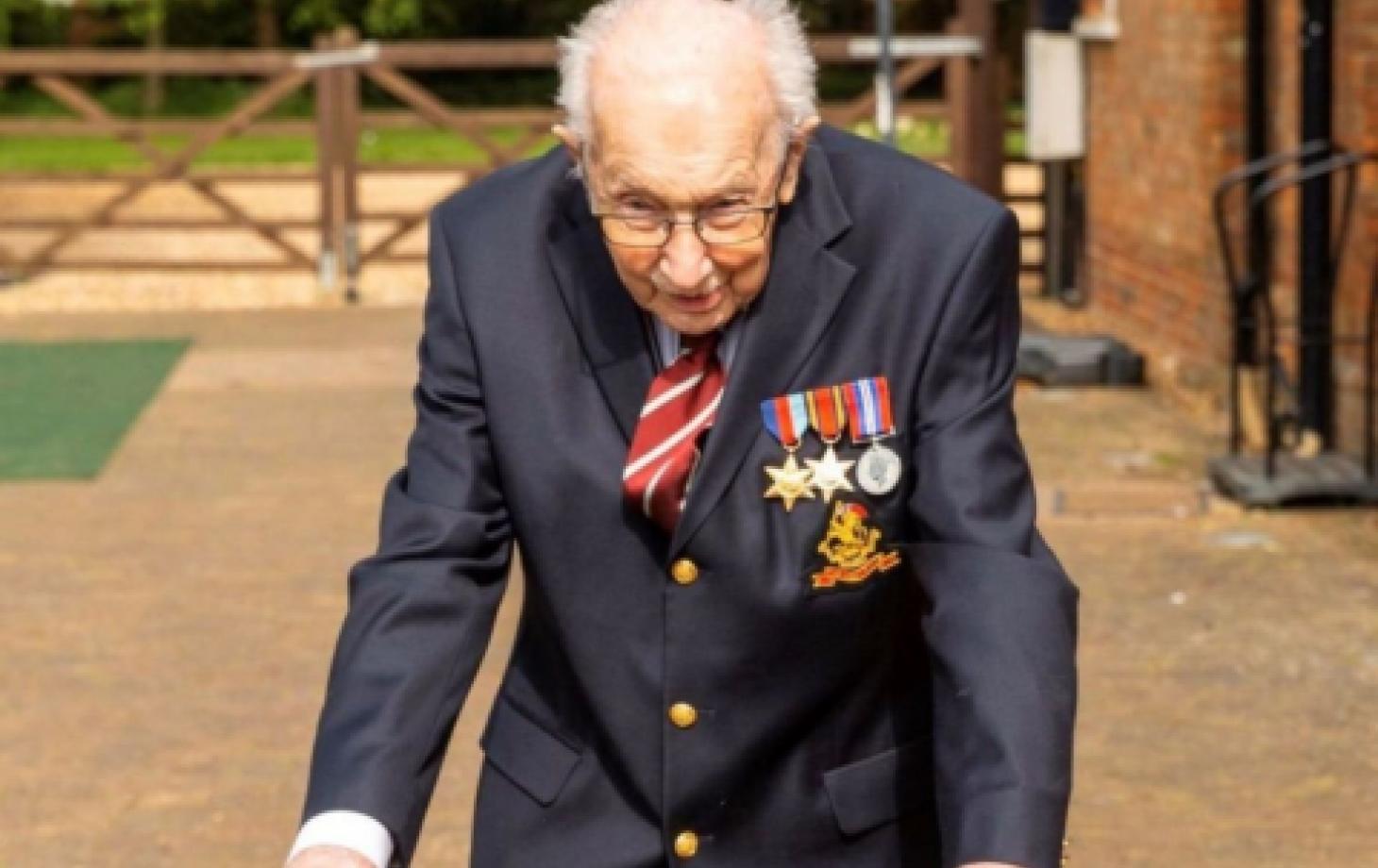 Британский ветеран собрал более 12 млн фунтов для борьбы с COVID-19