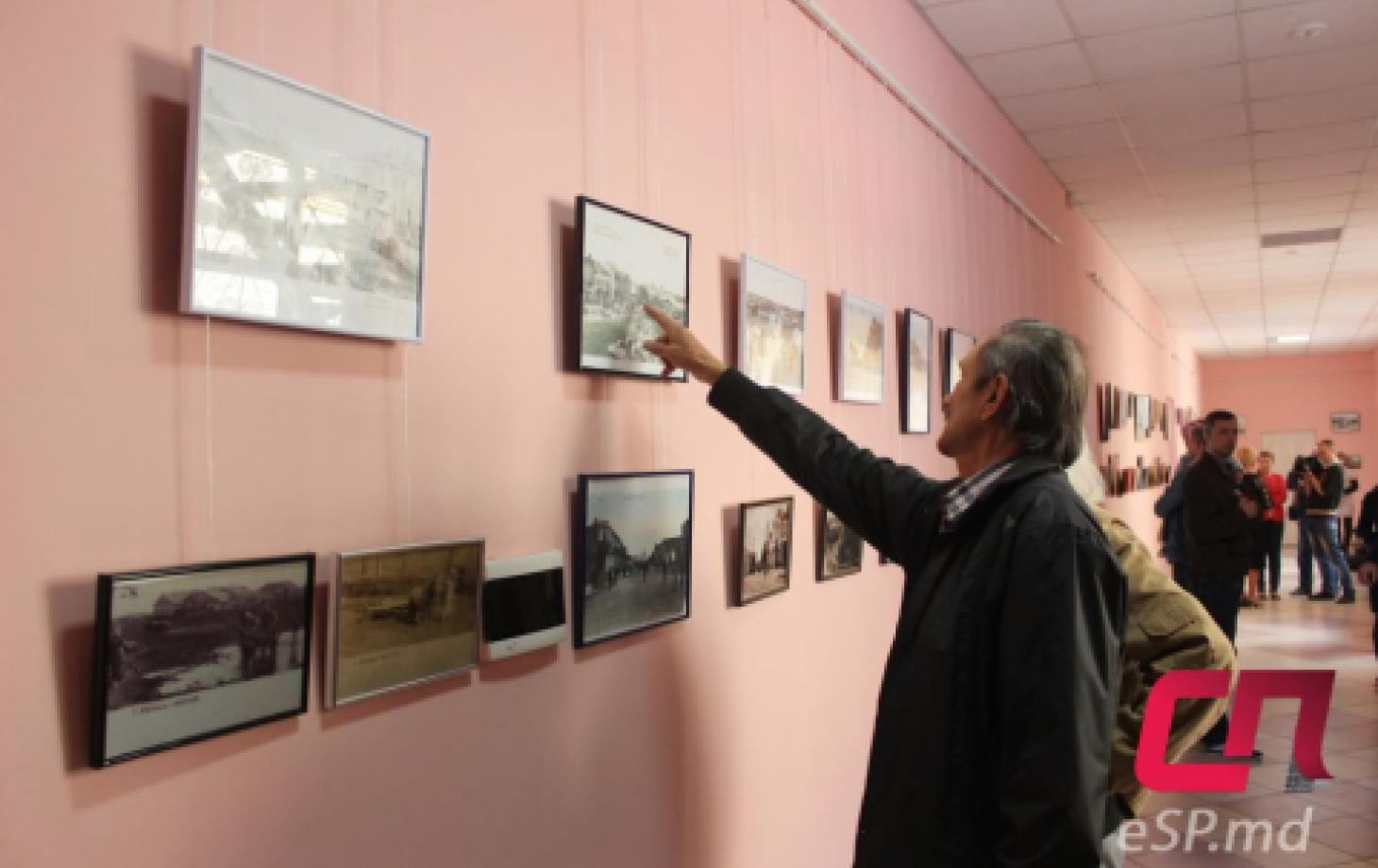 В преддверии Дня города в Музее истории и этнографии открылась выставка фотокарточек с видами города начала XX века под названием «Воспоминания о Бельцах». 